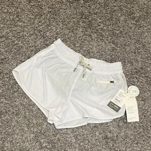 Vuori Clementine Short 2.0 NWT